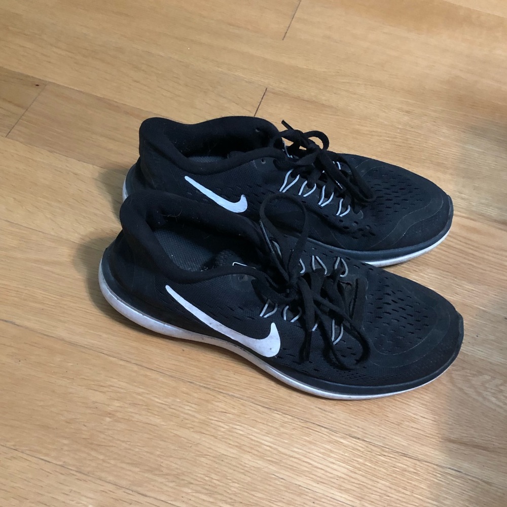 Black Nike’s